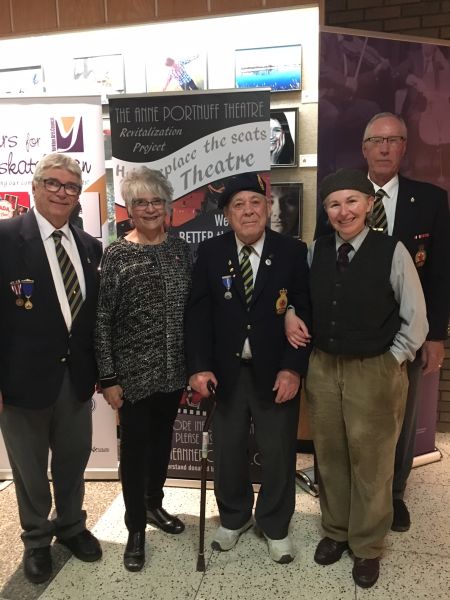 Group photo at the Jakes Gift performance.